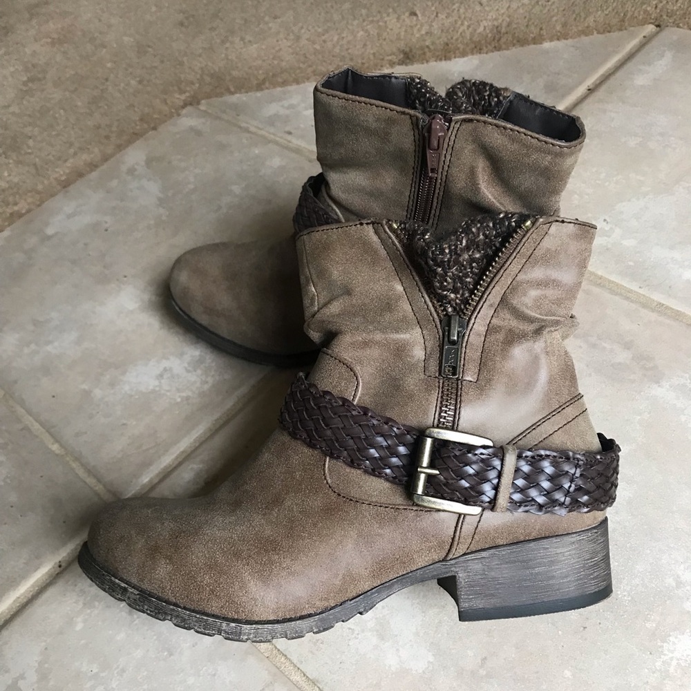Mudd Boots/Booties w/ heel & buckle